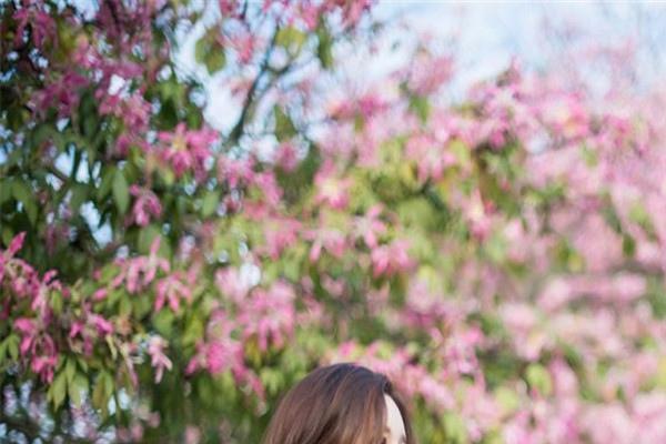 清新短发美女户外写真(8)