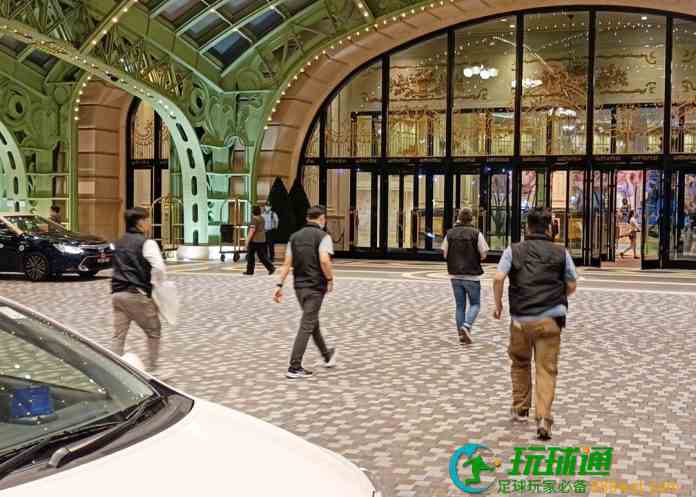 男子倒斃路氹酒店房頭有裂傷身現屍斑 司警循兇殺方向調查 男子倒斃路氹酒店房頭有裂傷身現屍斑 司警循兇殺方向調查